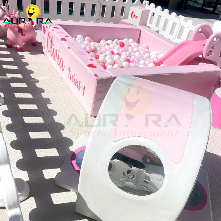 Πλατόπεδο εσωτερικών παιδιών Soft Play Set Παιδιά Παιδική μπάλα Pit Bounce House με διαδρόμιο