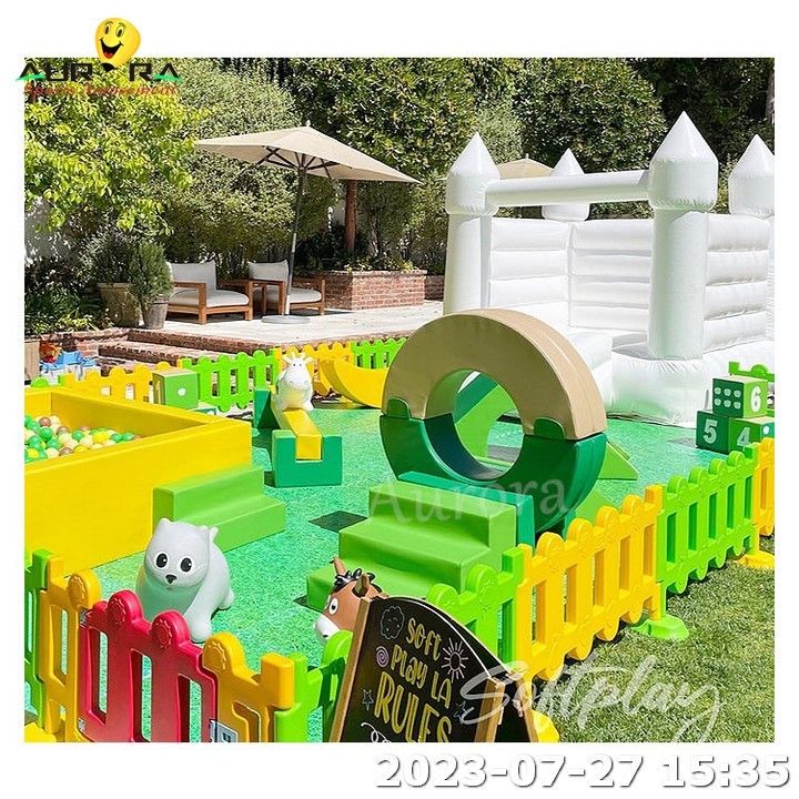 Εξωτερική παιδική χαρά Soft Play με φράχτη With White Bounce House Soft Play Sets
